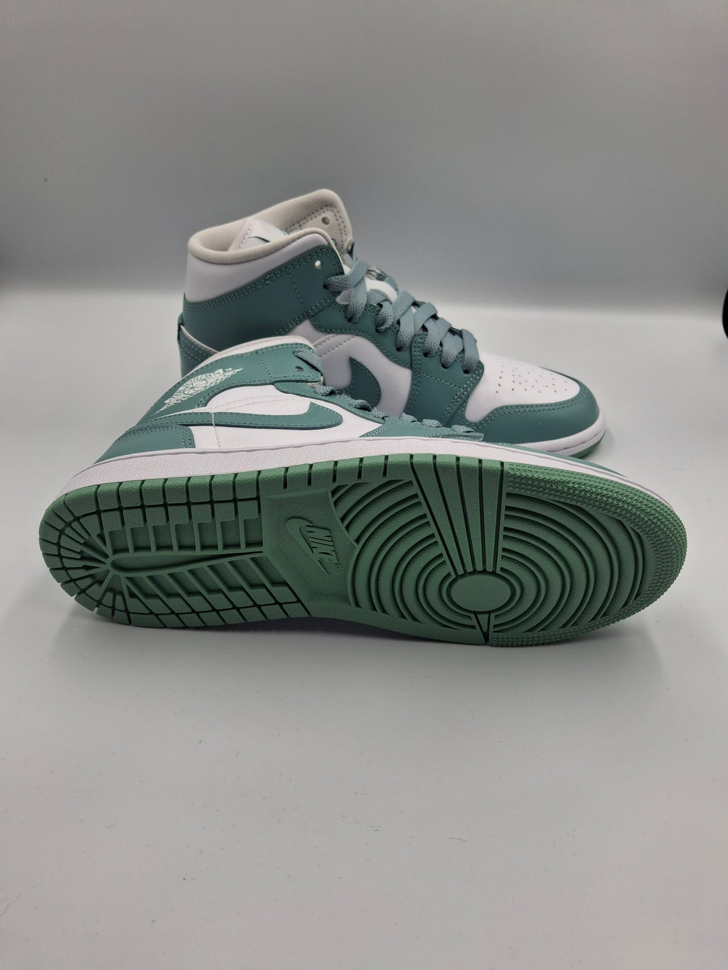 Nike Air Jordan 1 Mid UK Size 4