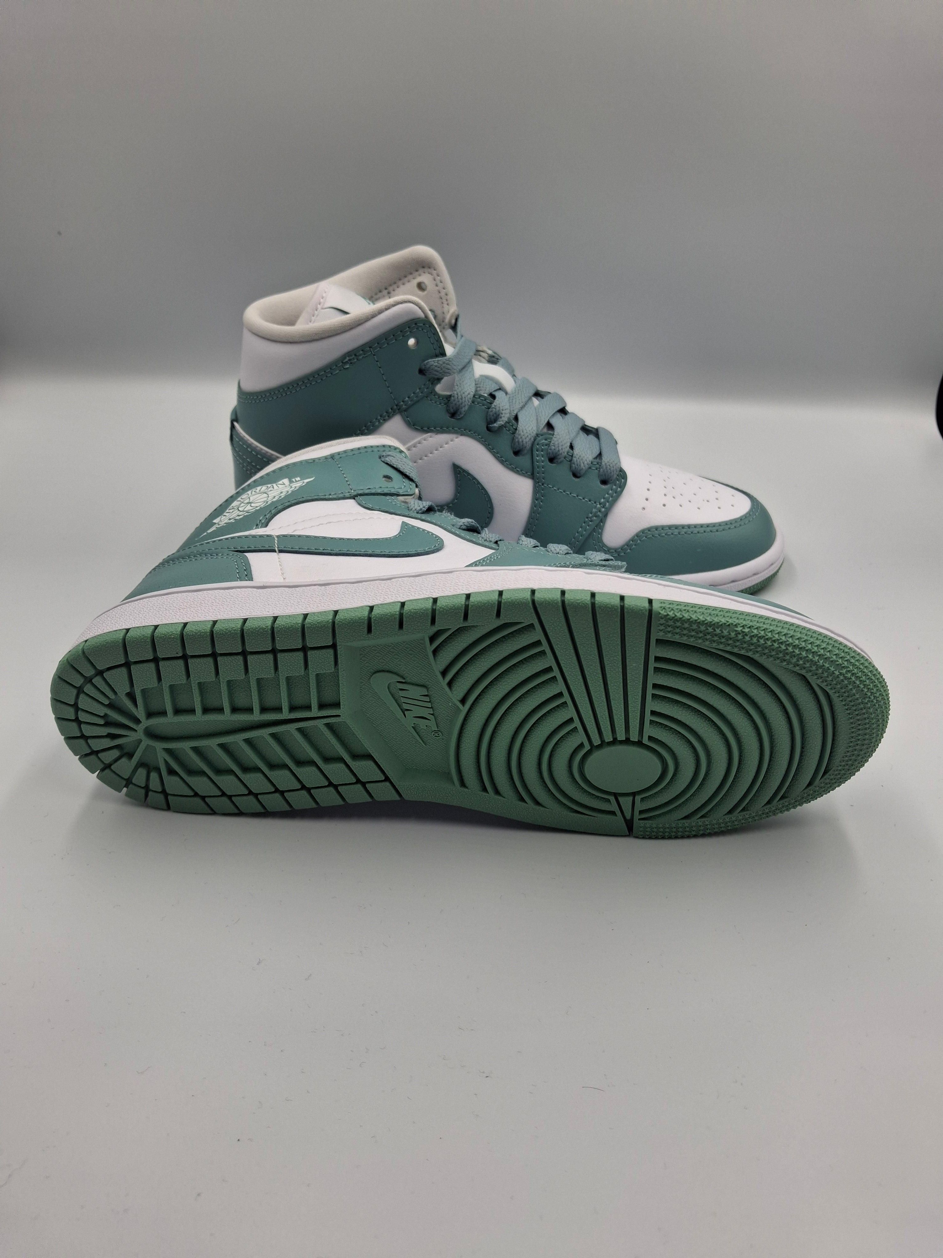 Nike Air Jordan 1 Mid UK Size 4