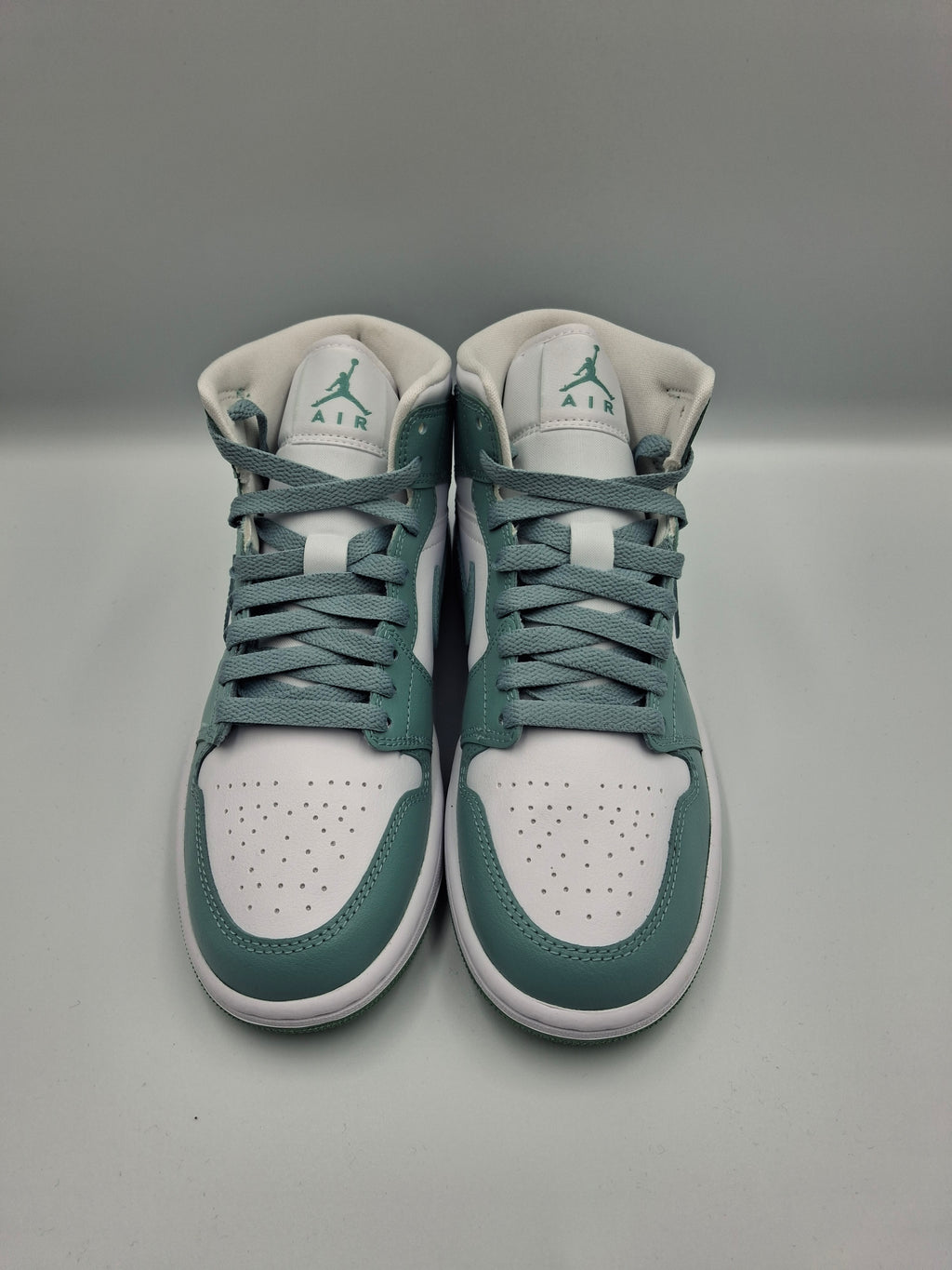 Nike Air Jordan 1 Mid UK Size 4