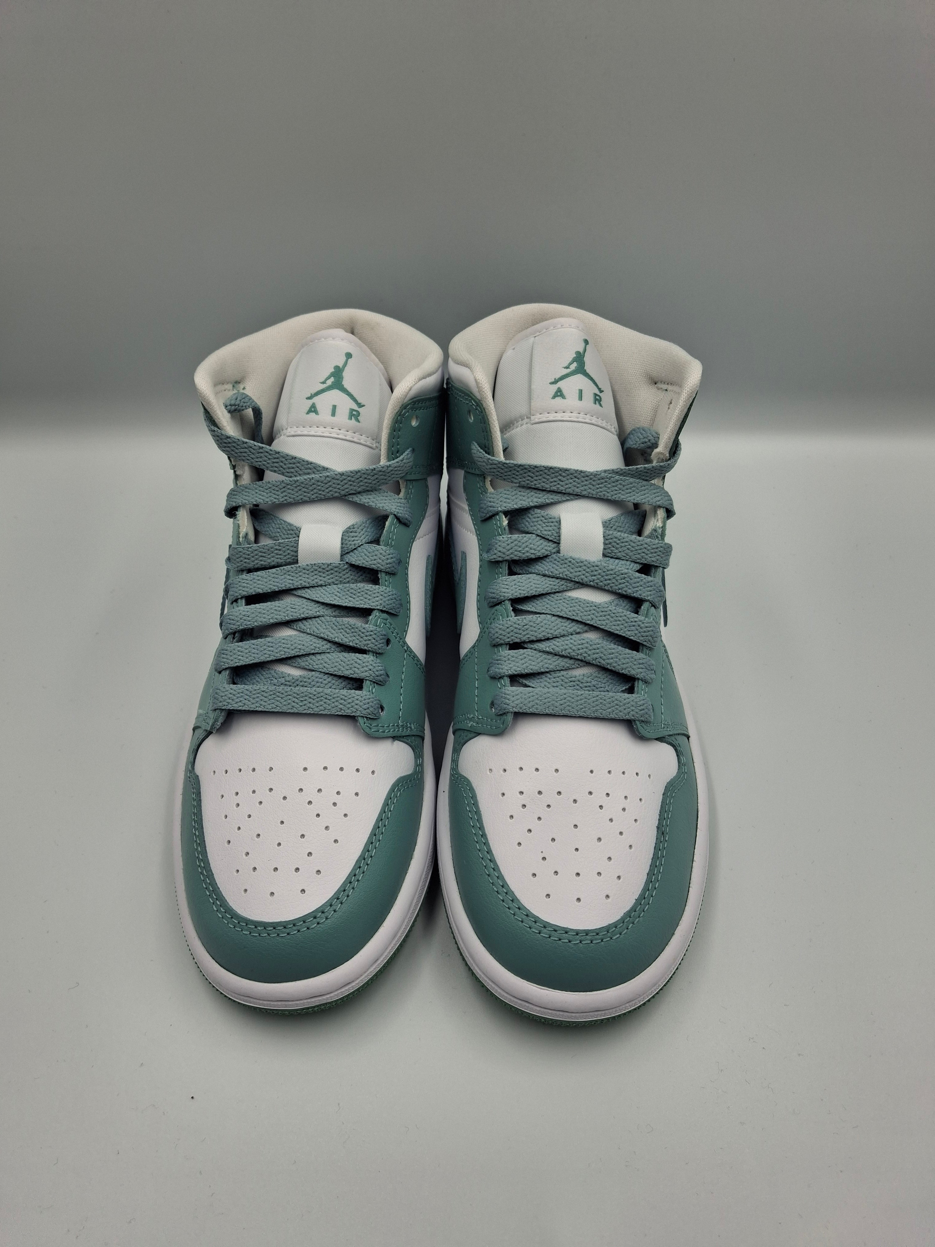 Nike Air Jordan 1 Mid UK Size 4