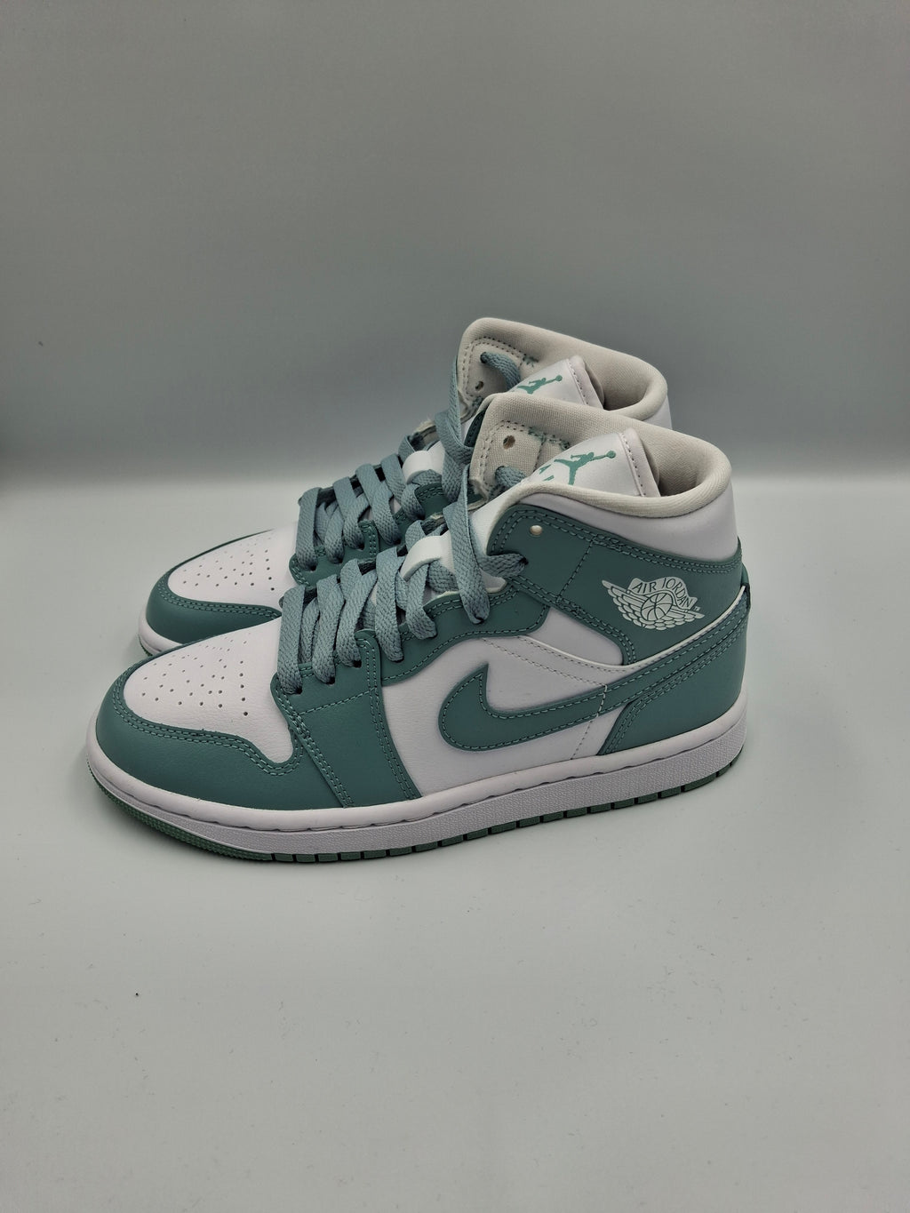 Nike Air Jordan 1 Mid UK Size 4