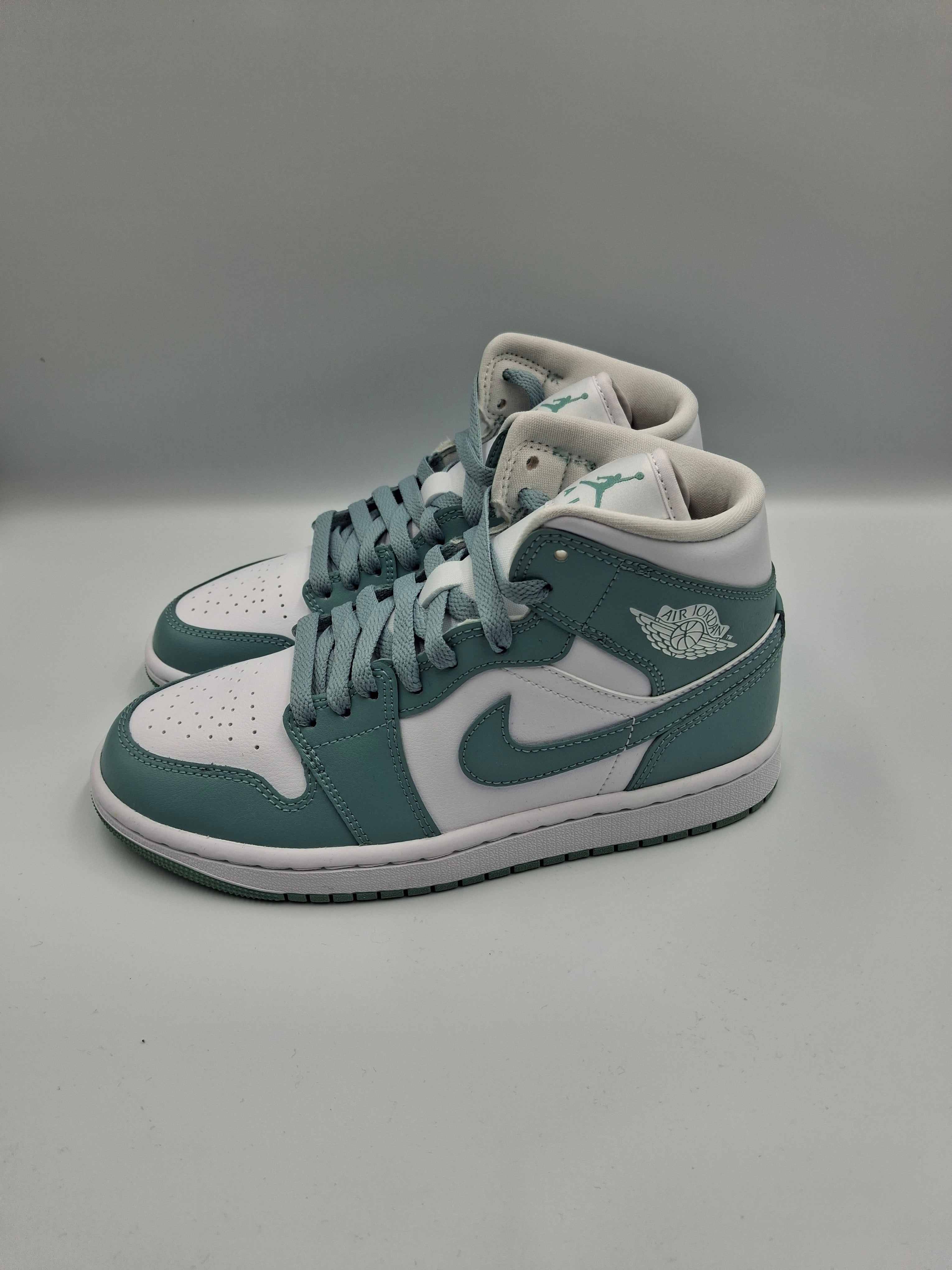 Nike Air Jordan 1 Mid UK Size 4
