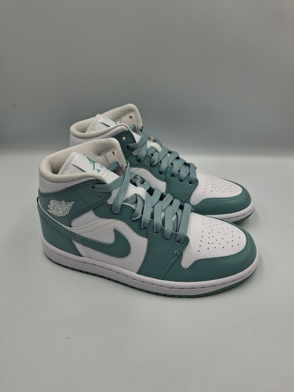 Nike Air Jordan 1 Mid UK Size 4